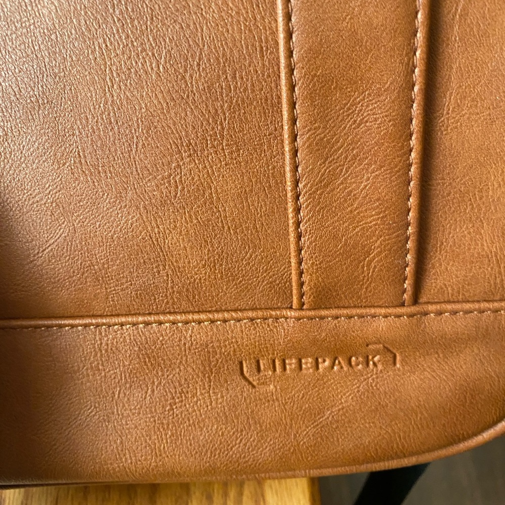 🆕 Solgaard Lifepack Hustler Cognac Vegan Leather Shoulder Bag NO SOLARBANK - Picture 8 of 10